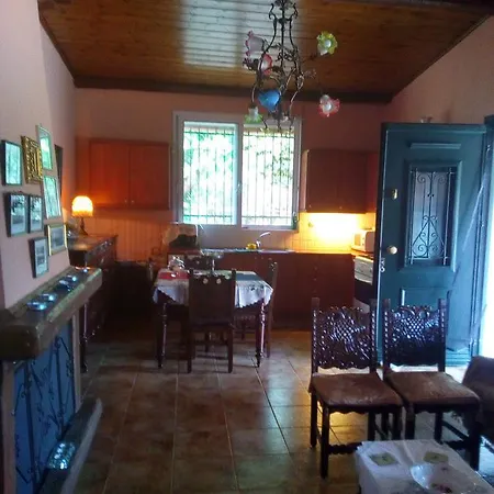 Beautiful With A Rose Garden Country house Oikhalia (Messinia)