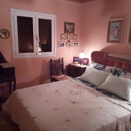 Beautiful With A Rose Garden Country house *